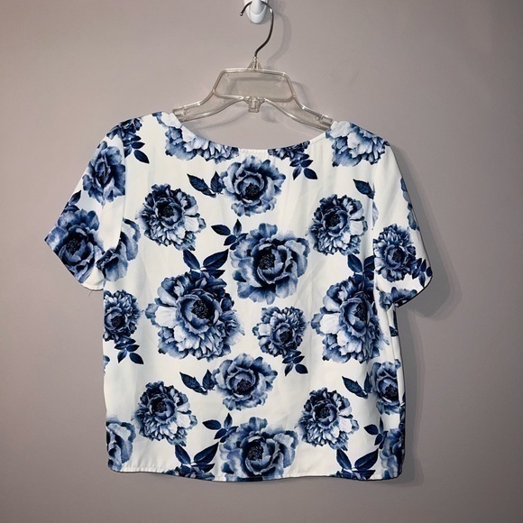 White with blue flowers floral print shirt small - Picture 1 of 4